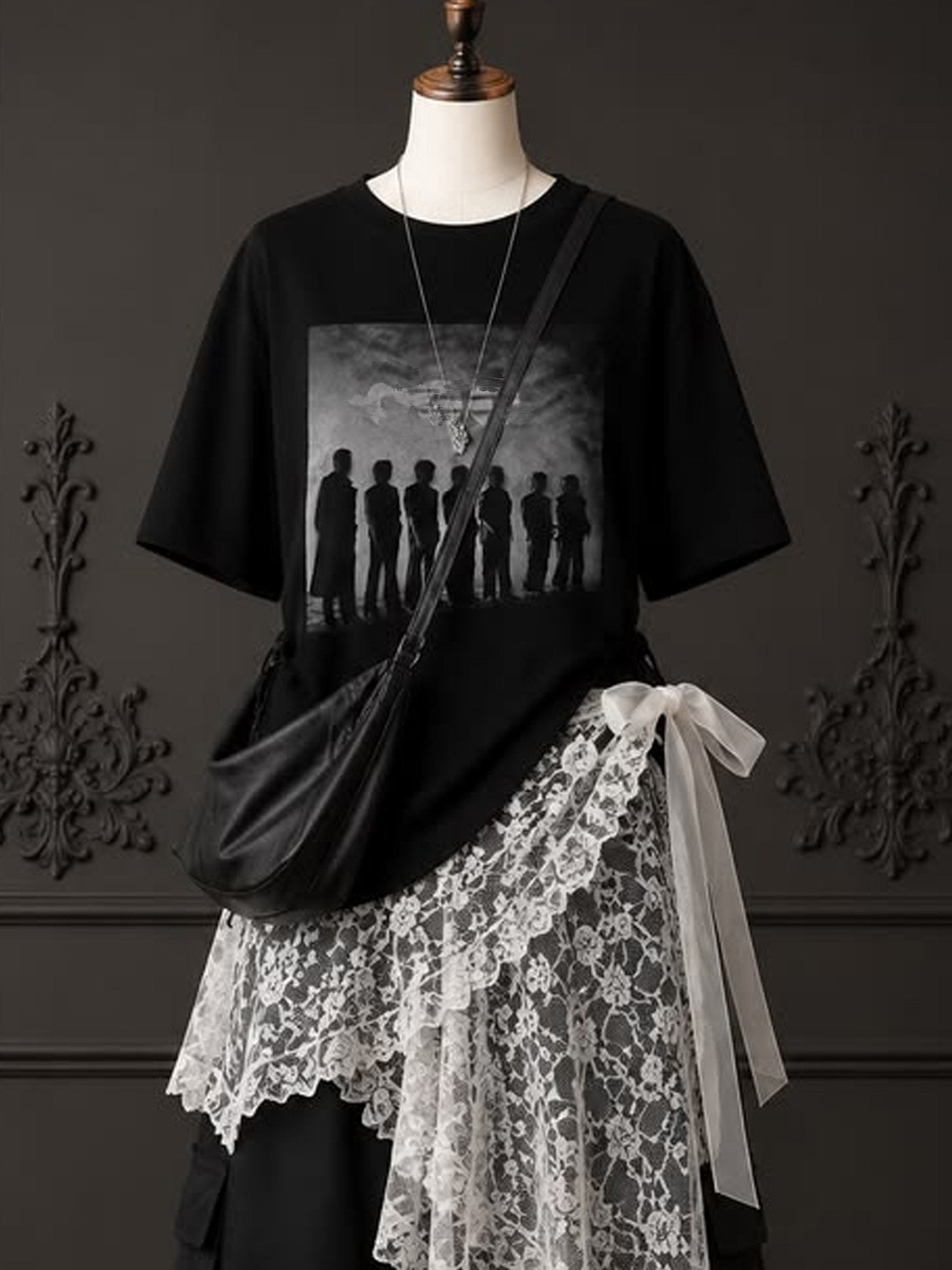 🔥Buy 3 Get 15% Off🔥Women's Casual Crew-Neck Top with Figure Silhouette Print